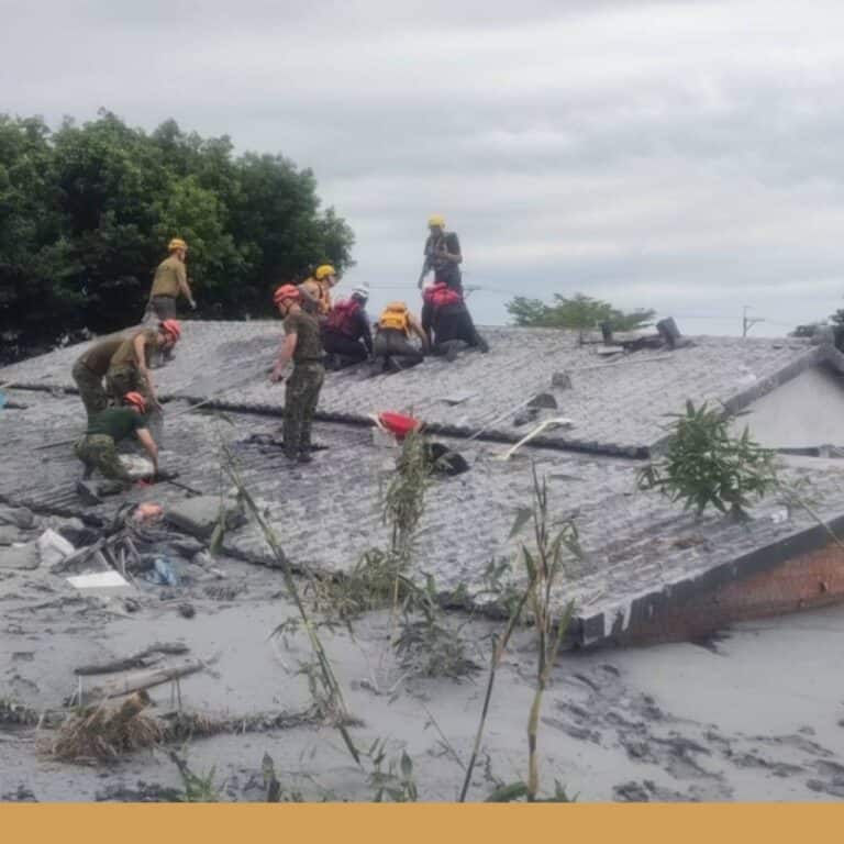 從697人到8000人：花蓮堰塞湖撤離決策全紀錄，「垂直避難」爭議從何而來