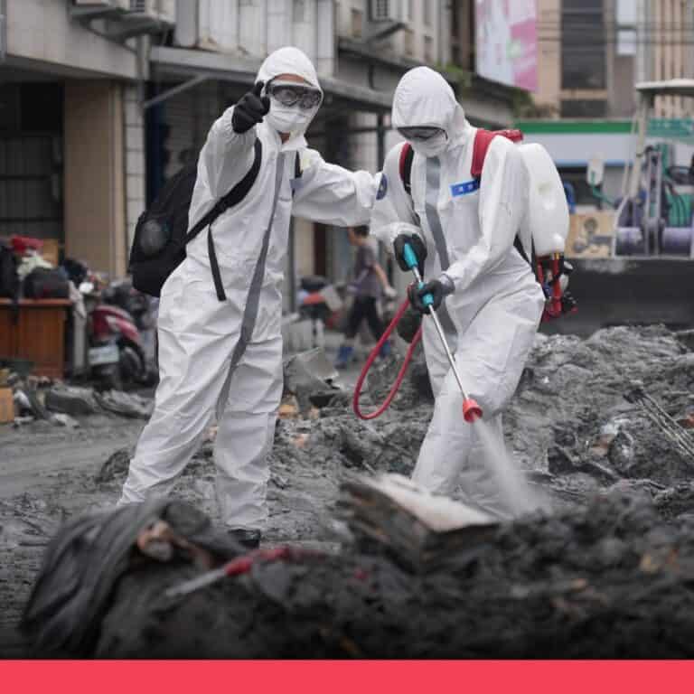 國軍化學兵光復鄉環境消毒，使用稀釋過後的漂白水