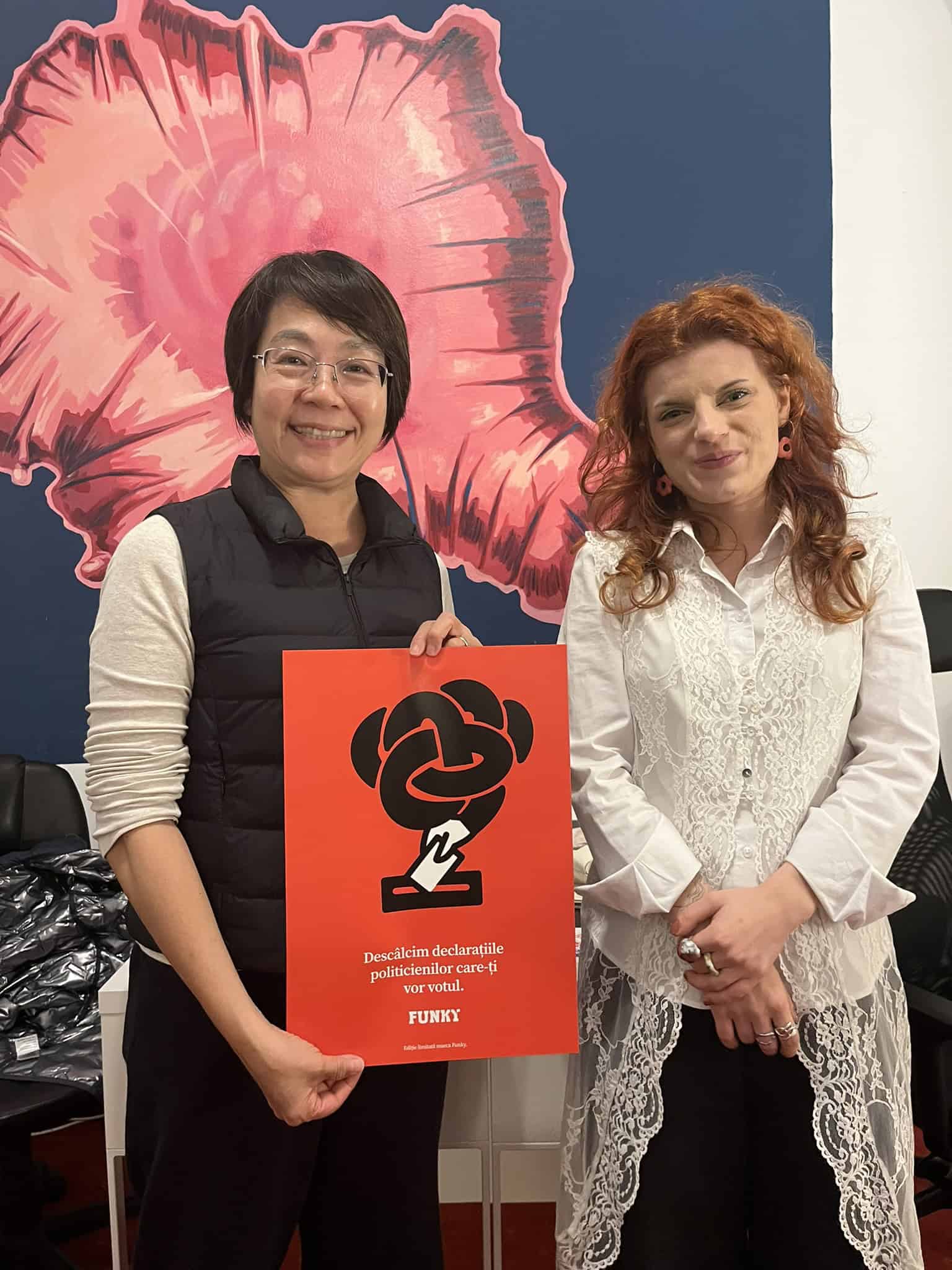 台灣事實查核中心執行長邱家宜拜會羅馬尼亞查核組織Funky Citizensm,與執行總監Ana Mocanu合影