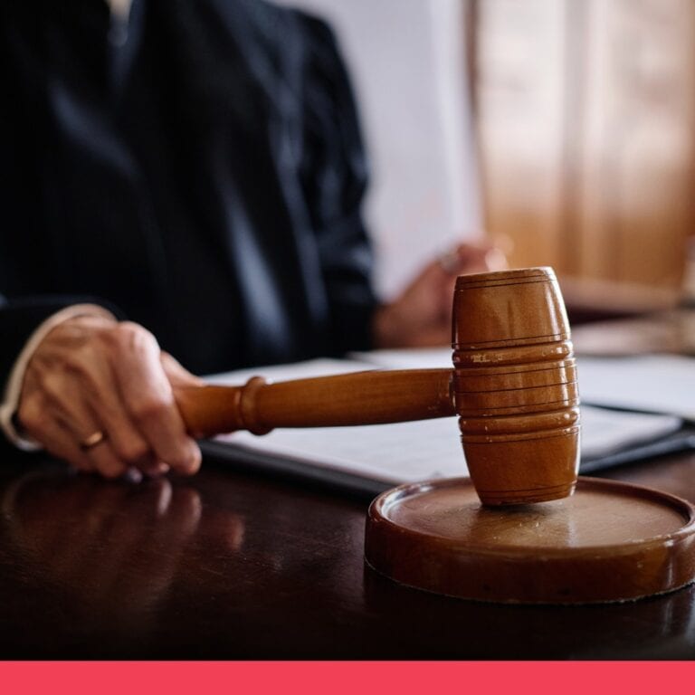 網傳文章「約旦法官親吻年邁老師手背」為虛構故事