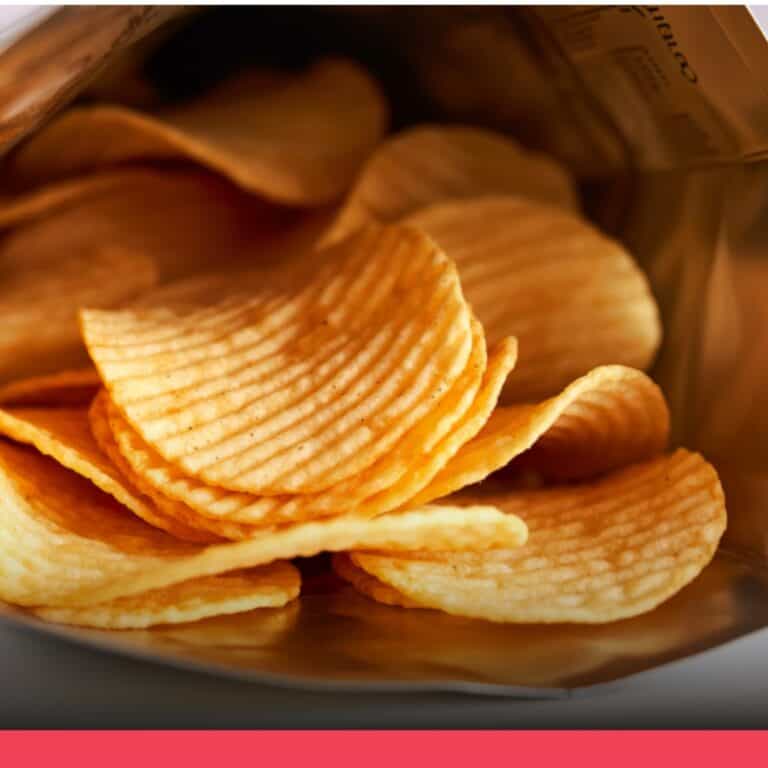 新鮮未開封的洋芋片不致孳生蟎類，影片疑為受潮變質樣本