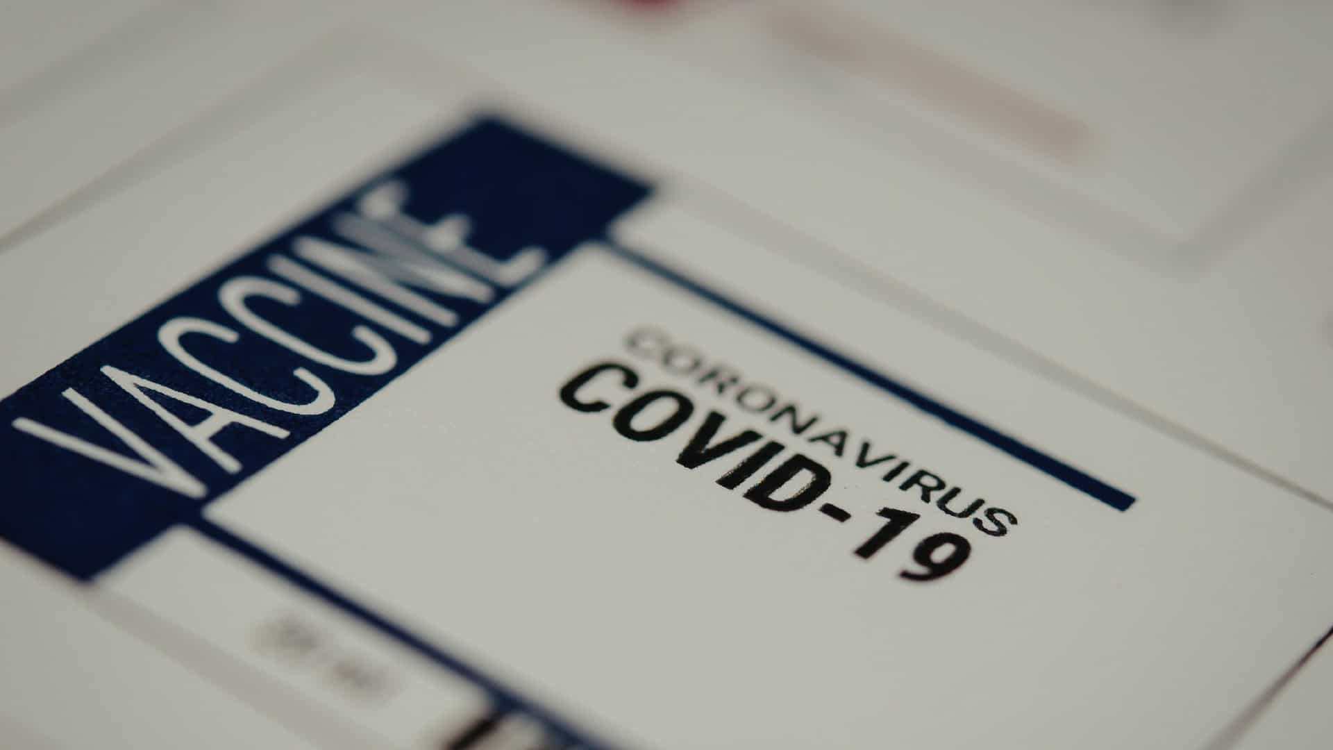 COVID-19疫苗(Canva示意圖)