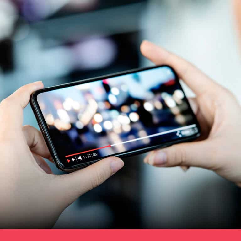 民眾應小心不明連結，但網傳「手機打開新年祝賀影片會被盜銀行資料」過度誇張